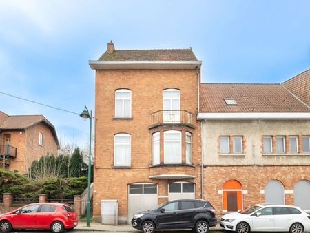 spacieuse maison de ± 201 + atelier de ± 60m²