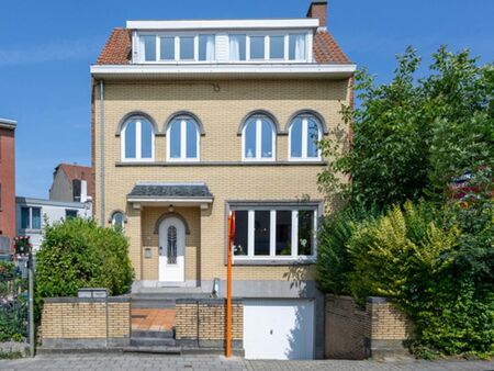 goed onderhouden ééngezinswoning met 5 slaapkamers op 2a58.