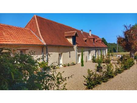 propriété équestre de 10 hectares avec maison principale et maison d'amis. a découvrir !