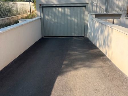 garage fermé dans résidence sécurisée