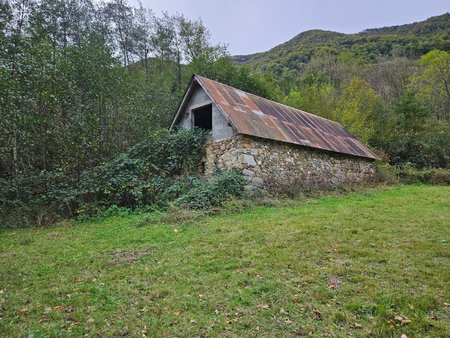 grange en bord de rivière