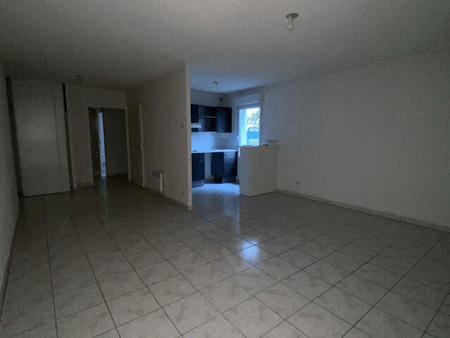 location appartement 3 pièces à niort (79000) : à louer 3 pièces / 70m² niort