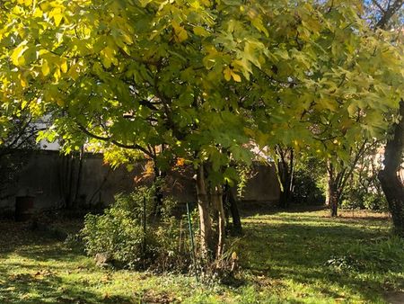 f1 33m2 refait rez de jardin dans maison calme proche campus universitaire