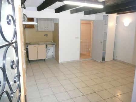 sarlat studio en rez de chaussée380.00e/moi