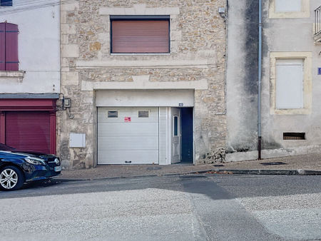 fumel -- spacieuse maison de ville d'environ 165 m2 avec garage et chambres