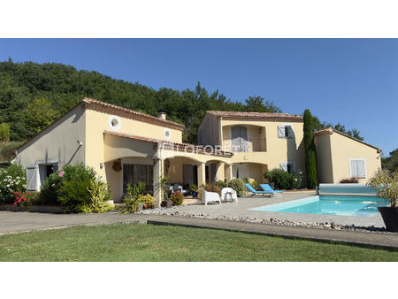 villa avec garages  piscine sur 3ha de terrain proche nérac