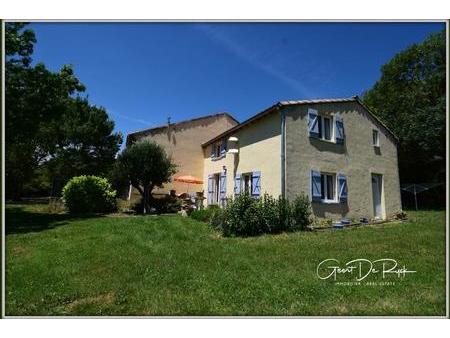 proche de castelnaudary (11): ensemble immobilier polyvalent t14 avec maison t4  chambres.