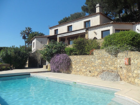 location carqueiranne villa 6 pieces avec piscine