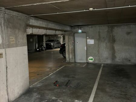 parking à louer - m° louis blanc