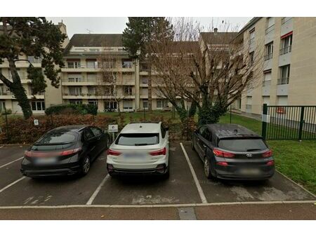 loue place parking extérieur rue matigny