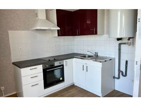 location appartement  m² t-2 à carhaix-plouguer  470 €