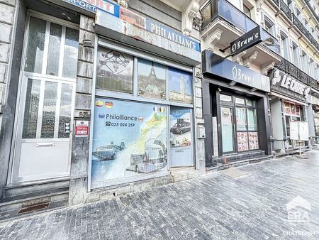 bourse - espace de 60m2 avec vitrine