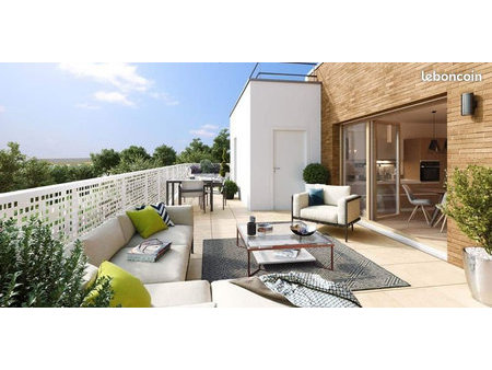 magnifique t4 en dernier etage de 82m2 + terrasse de 53m2 - disponible immediatement