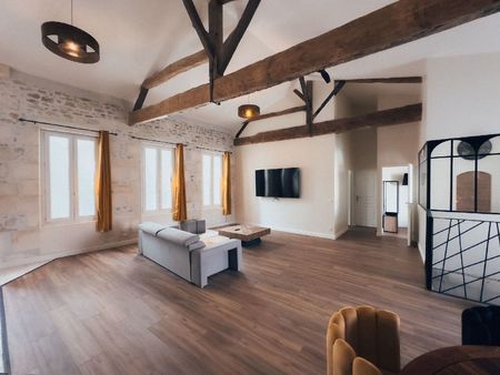 magnifique loft entièrement rénové et meublé ◊