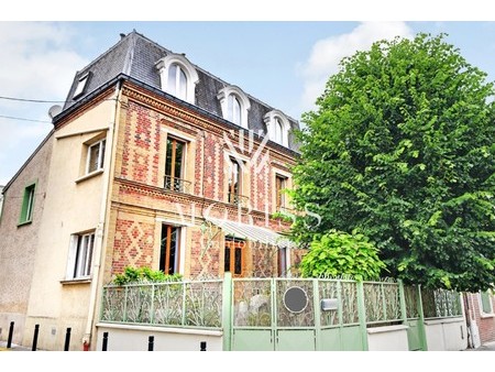 maison de luxe à vendre dans le quartier debain-michelet-bauer