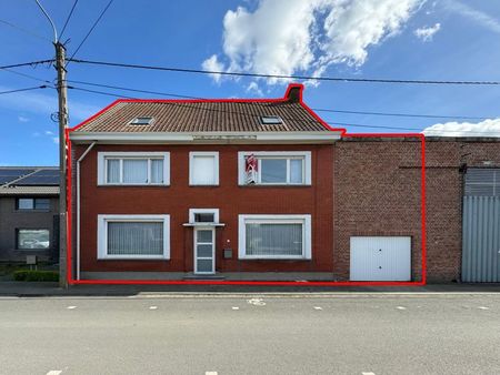 maison spacieuse avec garage au centre d'oeselgem