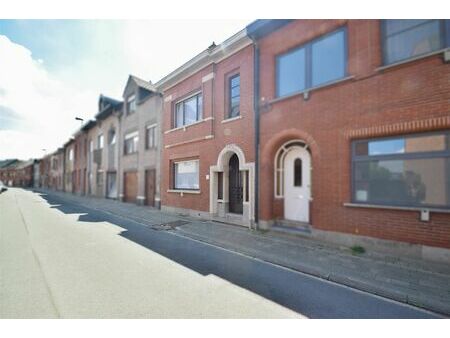 woning met tuin  garage en achteruitweg nabij het centrum.