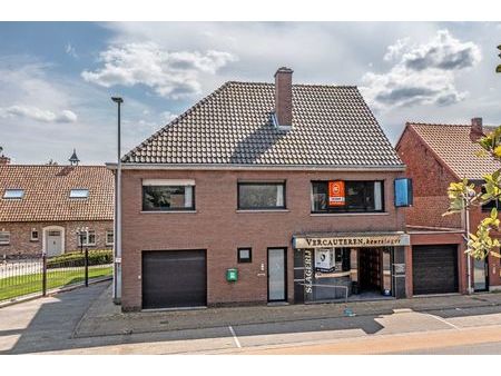 ruime gezinswoning met 5 slaapkamers  tuin en handelsruimte