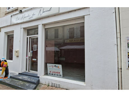 location commerce 2 pièces 37 m² saintes (17100)