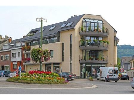 appartement au centre avec parking intérieur et balcon