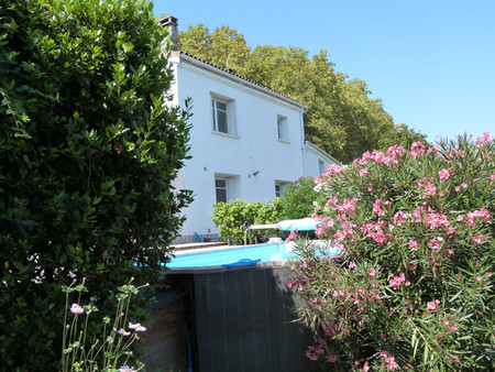 grande maison de 4 chambres avec vue sur la rivière et jardin privé. récemment modernisée 