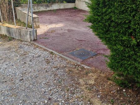 place de parking dans la boucle de cernuschi  quartier saint-sylvestre