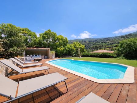 villa de 137.9 m2 + 32 m2 de dependances  piscine  2500 m² de terrain