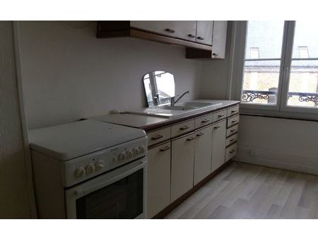 location appartement  m² t-1 à avesnes-sur-helpe  440 €