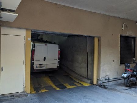 emplacement parking paris 20e