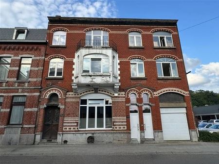 immeuble de rapport composé d'un loft et deux appartements.