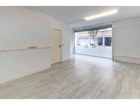 chasse - espace commerce + garage de +/- 165m2 nette