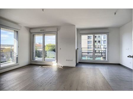 location appartement  72.25 m² t-4 à joinville-le-pont  1 989 €