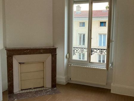 nancy - appt 2 chambres au calme