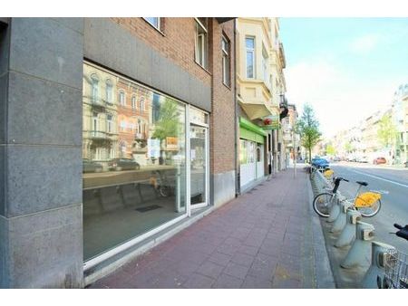 quartier la chasse - superbe rez commercial a vendre