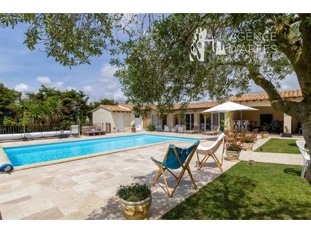 arles - belle propriété au calme avec terrain et piscine