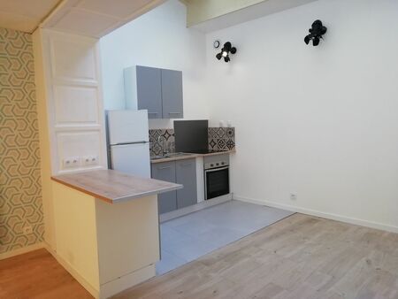 argentonnay – appartement t2 rénové - centre bourg