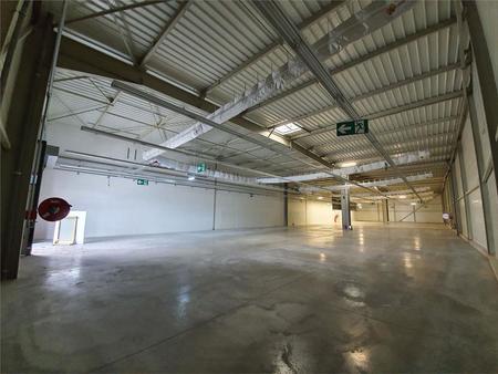 location de local commercial de 1 169 m² à vert-saint-denis - 77240