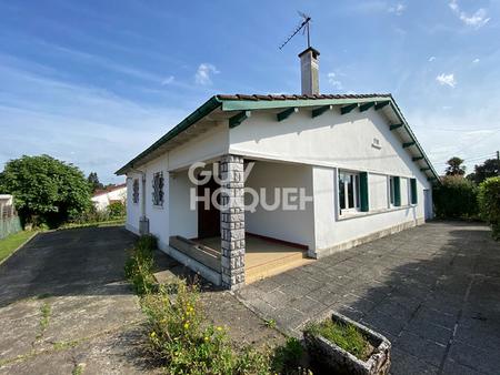 maison de plain-pied en centre ville d'orthez.