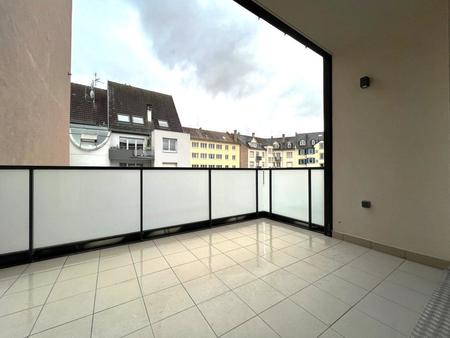 - emplacement premium /place du marche-t3 duplex au dernier etage - parking