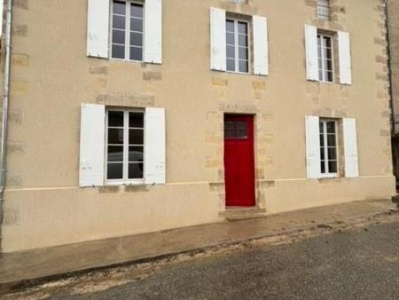 marmande dans un secteur proche maison de 100 m2 en cours de rénovation  parcelle de 200..