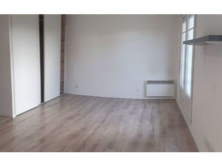 location appartement  m² t-1 à othis  576 €