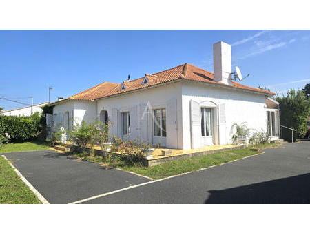 vente maison aux sables-d'olonne (85100) : à vendre / 228m² les sables-d'olonne