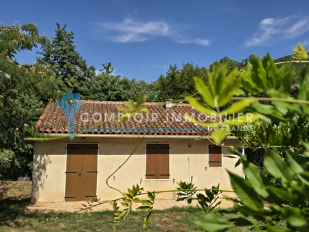 maison t4 traditionnelle 80 m2 avec jardin et accès à la rivière .