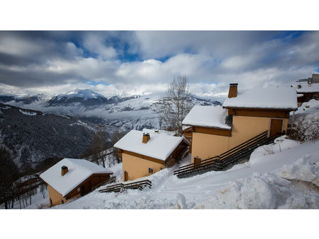 trois chalets  chacun de 5 chambres avec logement de personnel. plan peisey  les arcs  par