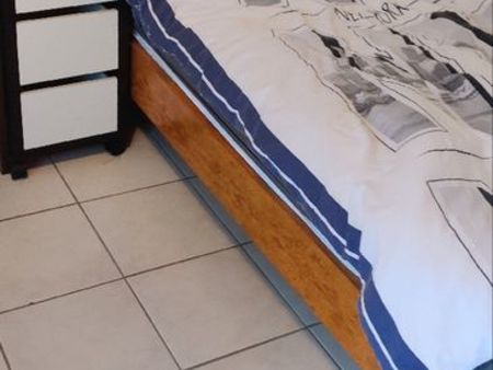 loue studio meublé dans villa 20 m2 à 5 minutes de bourg-en-bresse. prix 290 (avec terrass