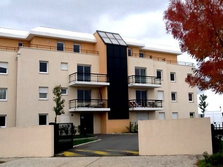 montbeliard beau t2 terrasse piscine parking cave