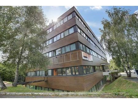 bureaux 689 m²