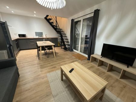 t2 duplex avec cour 50m2 meublé équipé centre ville