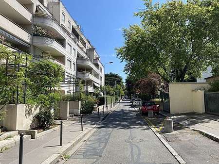 appartement 1 pièce avec terrasse  ascenseur et cave