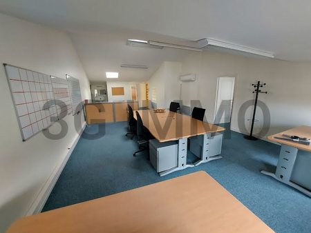 location locaux professionnels 115 m²